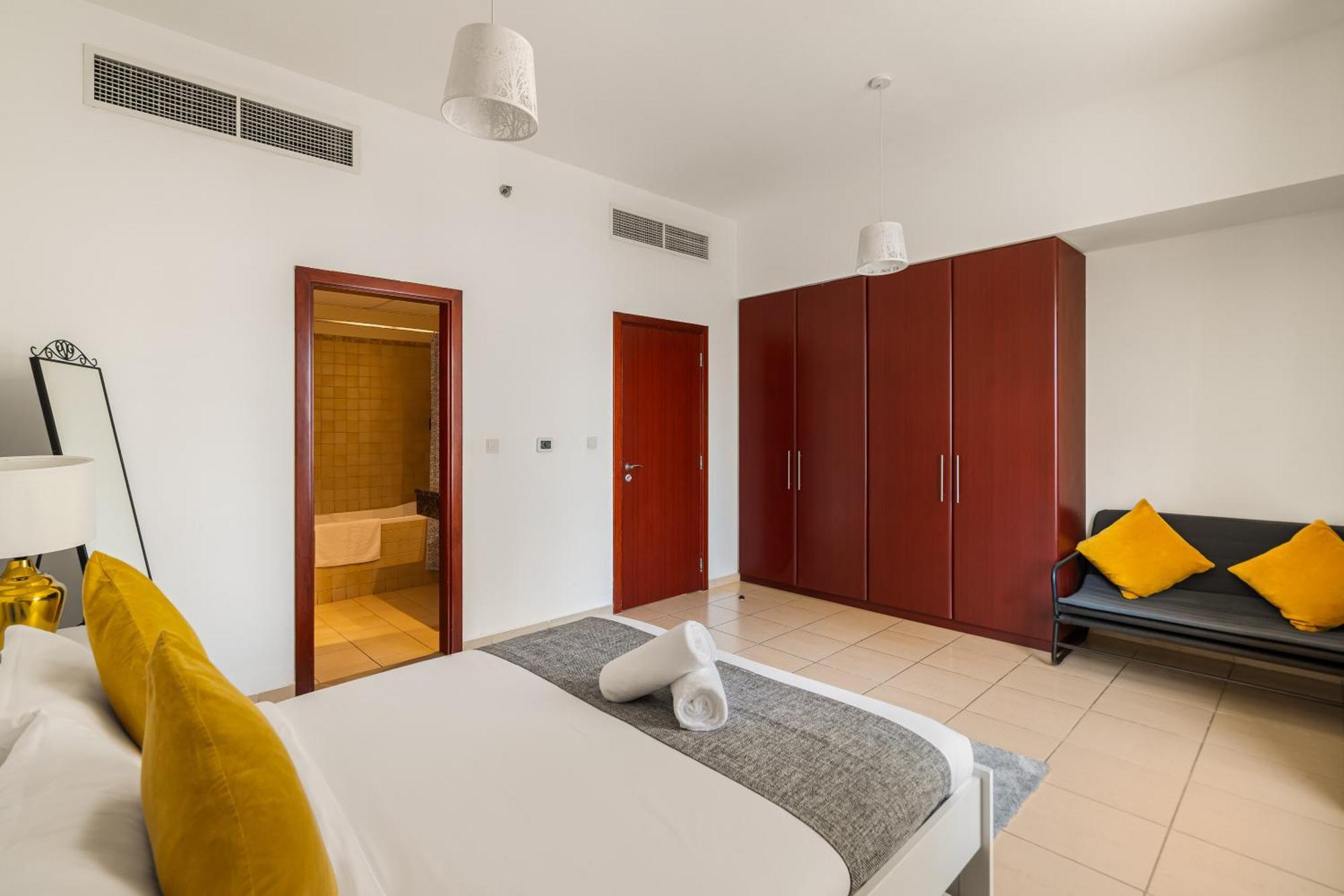 Beautiful 2br & 4br On Jbr Beach, Walking Distance To Bluewaters Island - By Sunkissed Homes Апартаменти Дубай